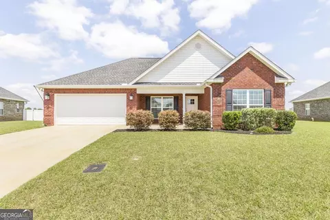 427 Lamplight Dr, Byron, GA 31008