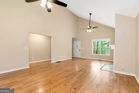 Living - 235 Baugh St, Commerce, GA 30529 photo 4 of 5