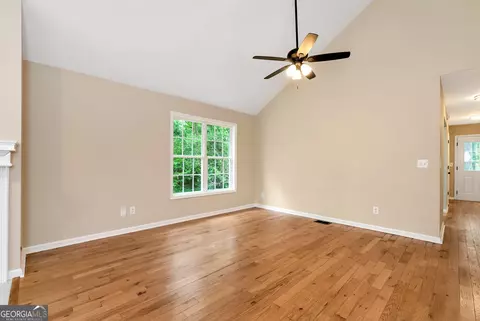 Living - 235 Baugh St, Commerce, GA 30529 photo 3 of 5