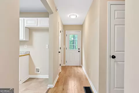 Entry Way - 235 Baugh St, Commerce, GA 30529 photo 2 of 3