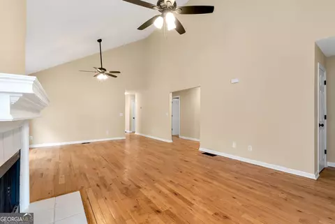 Living - 235 Baugh St, Commerce, GA 30529 photo 5 of 5