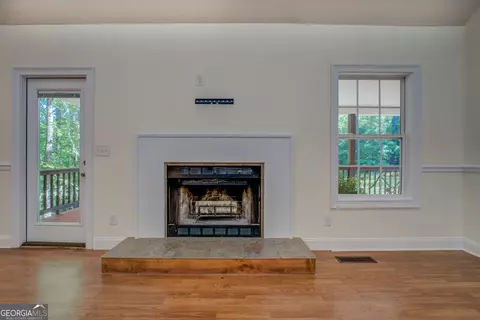 Living - 349 Bowen Hill Rd, Haddock, GA 31033 photo 4 of 6