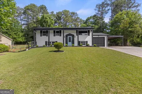 1253 Willow Dr, Riverdale, GA 30296