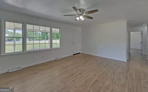 Living - 428 Jordan Rd, Toccoa, GA 30577 photo 2 of 4
