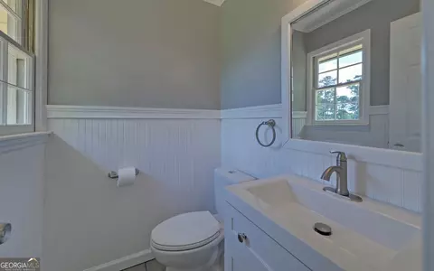 Bath - 428 Jordan Rd, Toccoa, GA 30577 photo 1 of 3