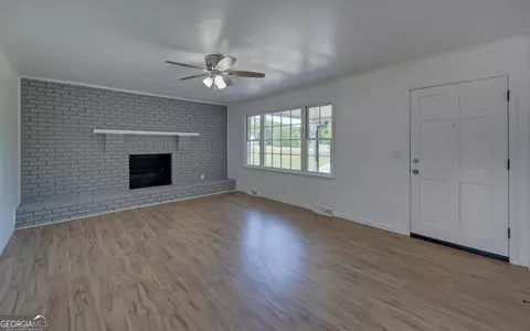 Living - 428 Jordan Rd, Toccoa, GA 30577 photo 3 of 4