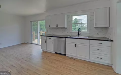 Entry Way - 428 Jordan Rd, Toccoa, GA 30577 photo 1 of 2