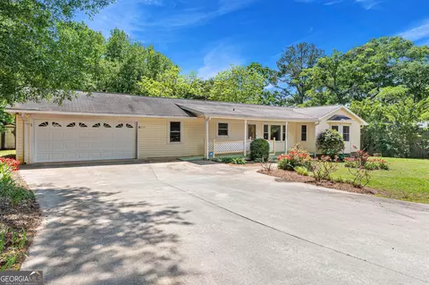 121 Woodlake Lndg, Hartwell, GA 30643