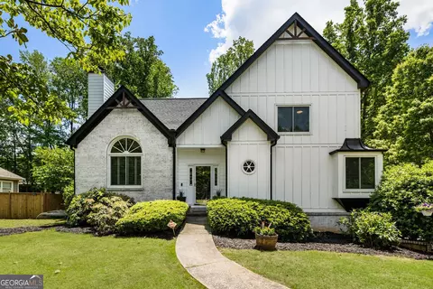 5600 Surrey Ct, Alpharetta, GA 30009