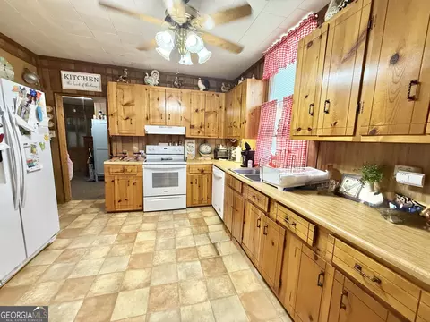 Kitchen - 307 Harwell Ave, Lagrange, GA 30240 photo 3 of 7