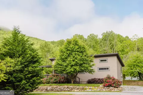 36 Maple Springs Ln, Mountain City, GA 30562