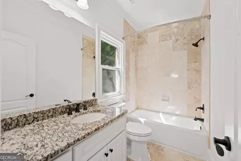 Bath - 8745 Islesworth Ct, Duluth, GA 30097 photo 8 of 8