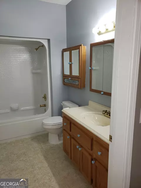 Bath - 1450 Highway 27, Summerville, GA 30747 photo 3 of 12