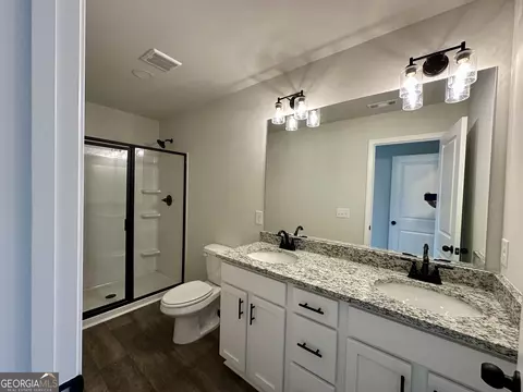 Bath - 238 Stancil Dr, Toccoa, GA 30577 photo 3 of 4