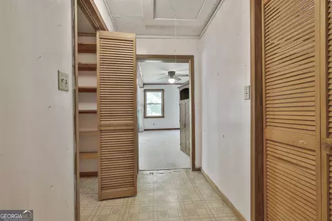 Entry Way - 252 Teaver Rd, Lagrange, GA 30240 photo 2 of 2