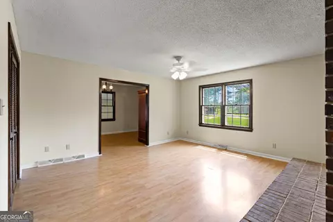 Living - 121 Stonewood Dr, Toccoa, GA 30577 photo 1 of 6