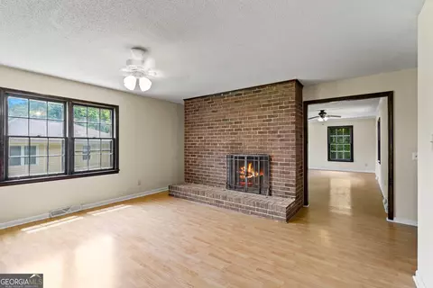 Living - 121 Stonewood Dr, Toccoa, GA 30577 photo 2 of 6