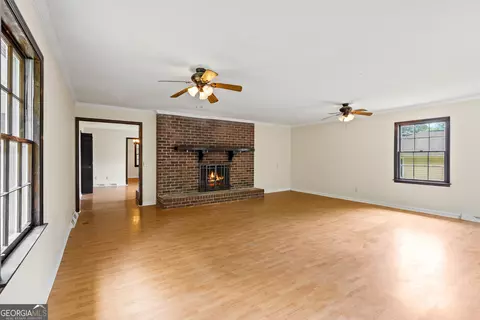 Living - 121 Stonewood Dr, Toccoa, GA 30577 photo 6 of 6