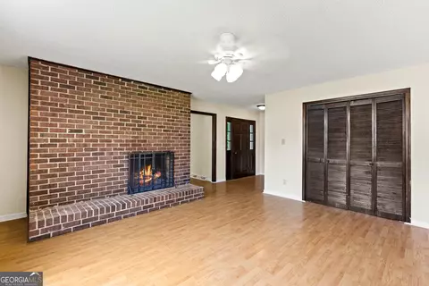 Living - 121 Stonewood Dr, Toccoa, GA 30577 photo 3 of 6