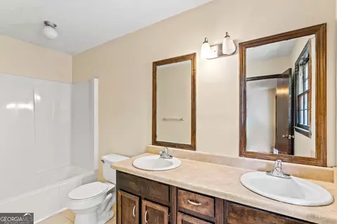 Bath - 121 Stonewood Dr, Toccoa, GA 30577 photo 1 of 3
