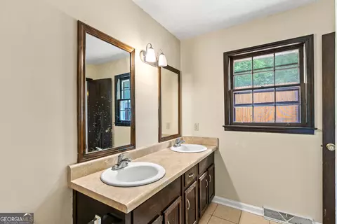 Bath - 121 Stonewood Dr, Toccoa, GA 30577 photo 2 of 3