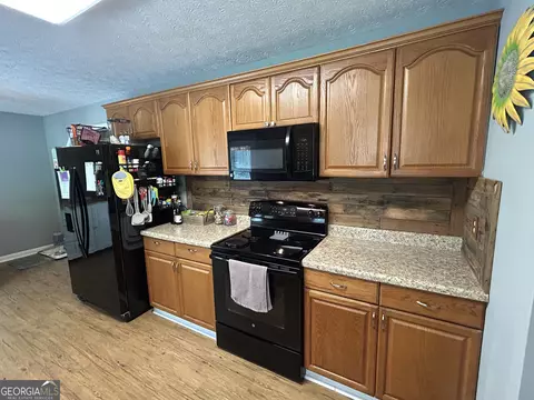 Kitchen - 3550 W Point Rd, Lagrange, GA 30240 photo 5 of 7