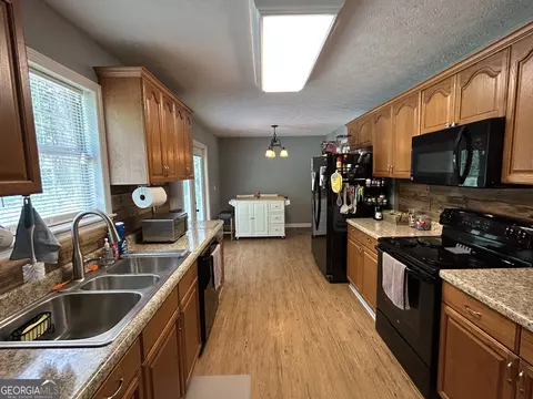 Kitchen - 3550 W Point Rd, Lagrange, GA 30240 photo 7 of 7