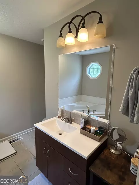 Bath - 3550 W Point Rd, Lagrange, GA 30240 photo 1 of 4