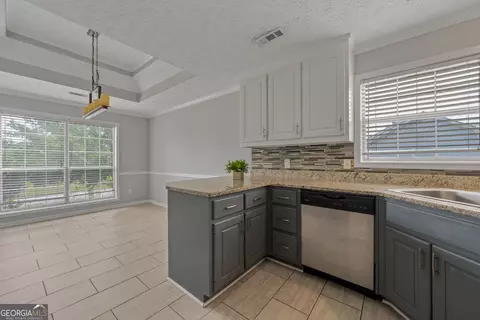 Kitchen - 175 Dove Pt, Covington, GA 30016 photo 4 of 5
