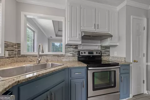 Kitchen - 175 Dove Pt, Covington, GA 30016 photo 3 of 5