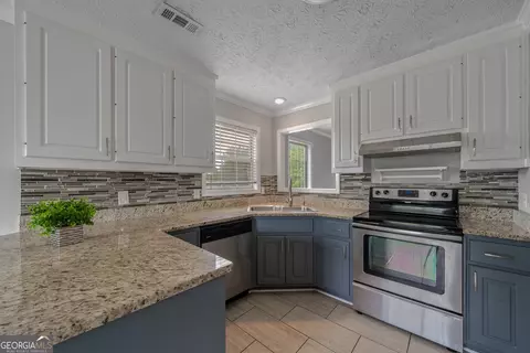 Kitchen - 175 Dove Pt, Covington, GA 30016 photo 1 of 5