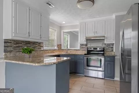 Kitchen - 175 Dove Pt, Covington, GA 30016 photo 5 of 5