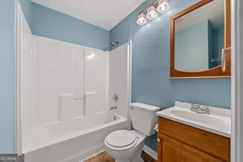 Bath - 175 Dove Pt, Covington, GA 30016 photo 2 of 2
