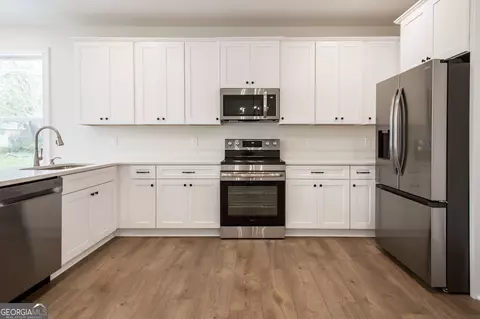 Kitchen - 322 Walker St, Blackshear, GA 31516 photo 3 of 3