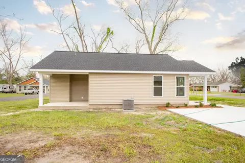 Exterior - 322 Walker St, Blackshear, GA 31516 photo 5 of 5