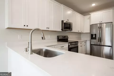 Kitchen - 322 Walker St, Blackshear, GA 31516 photo 2 of 3