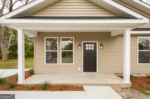 Exterior - 322 Walker St, Blackshear, GA 31516 photo 2 of 5