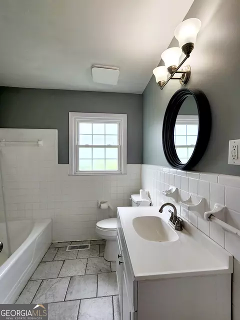 Bath - 111 Oconee St, Warner Robins, GA 31088 photo 1 of 3