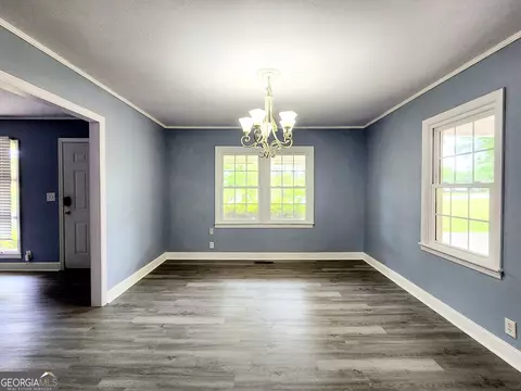 Living - 111 Oconee St, Warner Robins, GA 31088 photo 1 of 2