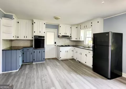 Kitchen - 111 Oconee St, Warner Robins, GA 31088 photo 1 of 3