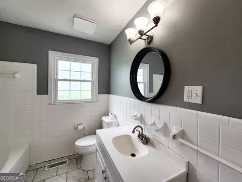 Bath - 111 Oconee St, Warner Robins, GA 31088 photo 3 of 3