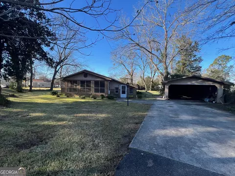 531 Smith St, Tennille, GA 31089