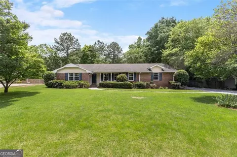 2785 Fontainebleau Dr, Dunwoody, GA 30360