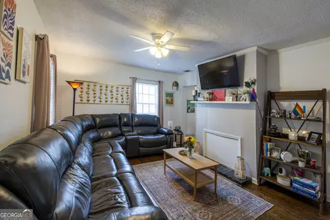 Living - 6 Oleander Ave, Savannah, GA 31404 photo 1 of 1