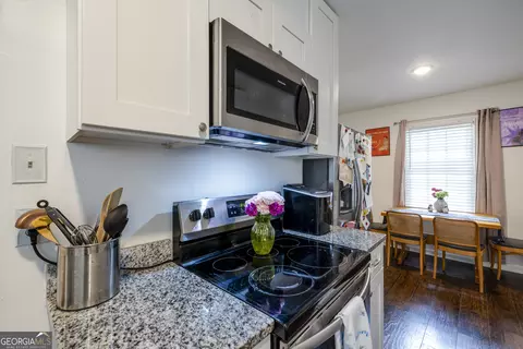 Kitchen - 6 Oleander Ave, Savannah, GA 31404 photo 3 of 5