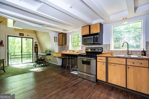 Kitchen - 962 Old School Rd, Lagrange, GA 30240 photo 2 of 2