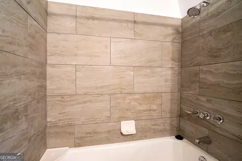 Bath - 962 Old School Rd, Lagrange, GA 30240 photo 2 of 4