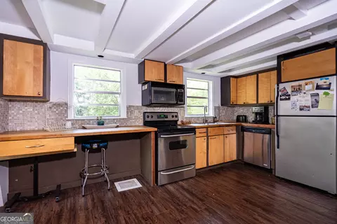 Kitchen - 962 Old School Rd, Lagrange, GA 30240 photo 1 of 2
