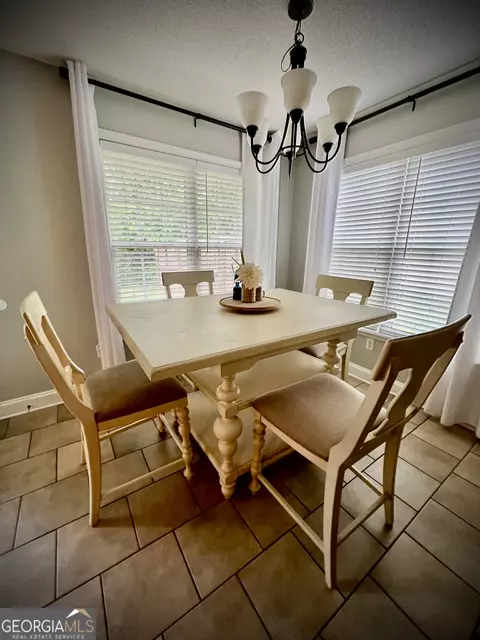 Dining - 313 Shadow Pond, Dublin, GA 31021 photo 2 of 3