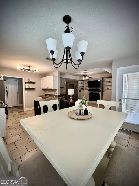 Dining - 313 Shadow Pond, Dublin, GA 31021 photo 3 of 3